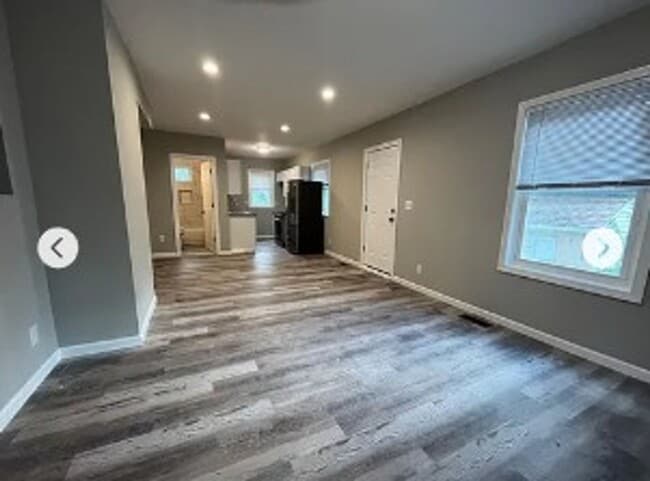 Building Photo - 44 Farnham Ave