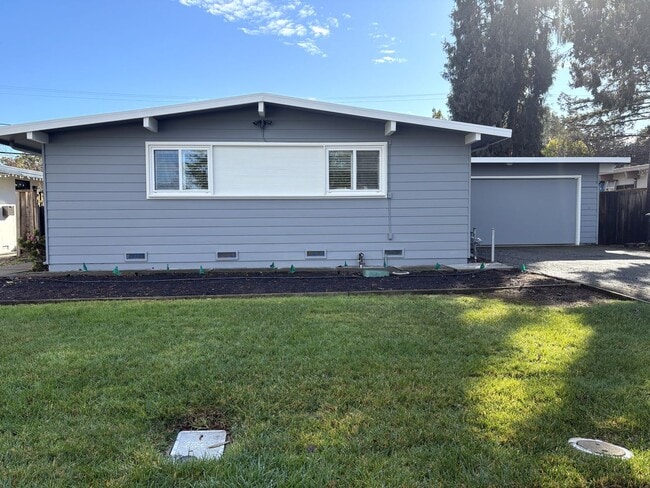 Building Photo - Charming Palo Alto Home with Beautiful Landscaping!