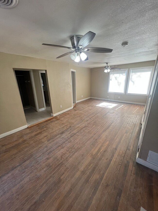 Building Photo - 3 bed 2.5 bath in Heart of Lubbock!