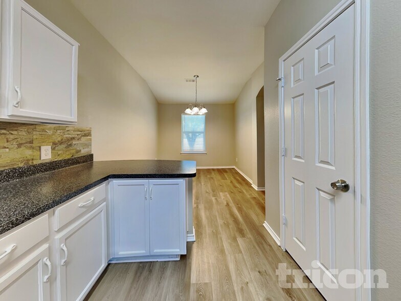 Building Photo - 116 Independence Tr