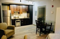 Building Photo - 842 Park Ave