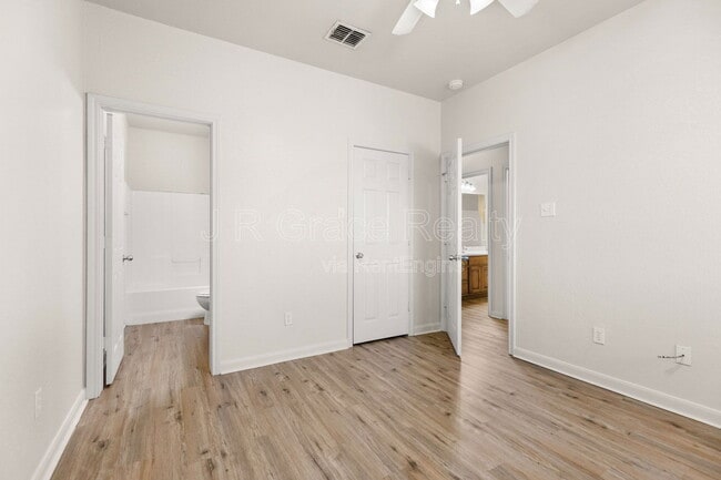 Building Photo - 10015 Amber Cir