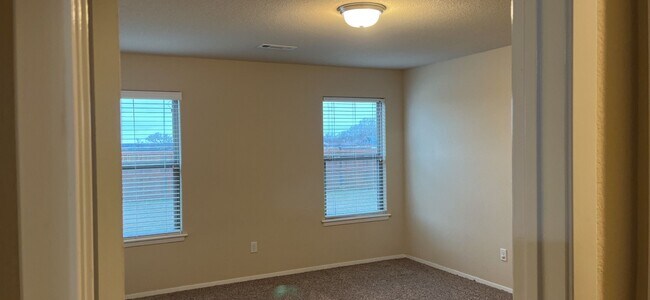 Building Photo - 6300 SW Chalkstone Rd