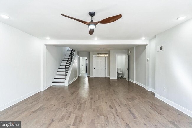 Building Photo - 382 Martin St