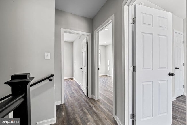 Building Photo - 4206 Ivanhoe Ave