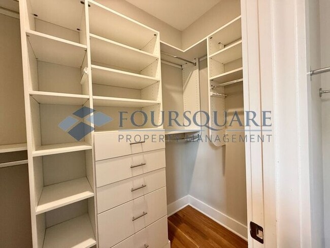 Building Photo - Beautiful  3-Bed / 3.5-Bath End-Unit Townhome with Rooftop Patio, Skyline Views & Climate-Control...