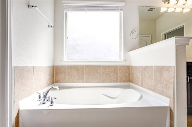 Building Photo - 3409 De Torres Cir