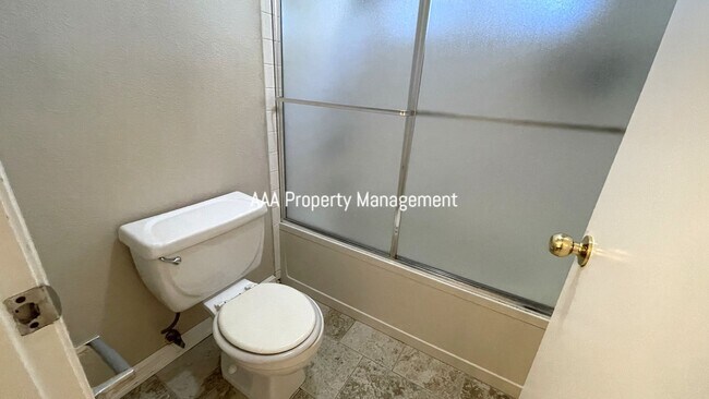 Building Photo - Brentwood Beautiful 3 bedroom 2 bath home!...