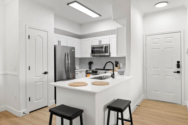 Building Photo - 875 W Pecos Rd