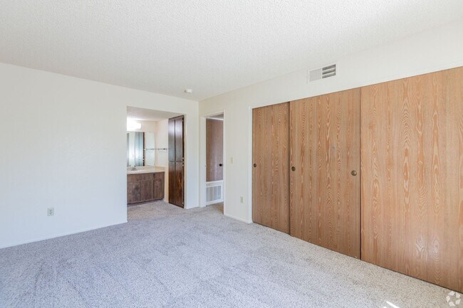 Building Photo - Ready for immediate move-in.. Come down to...
