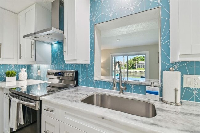 Building Photo - 3922 Fontainebleau Dr