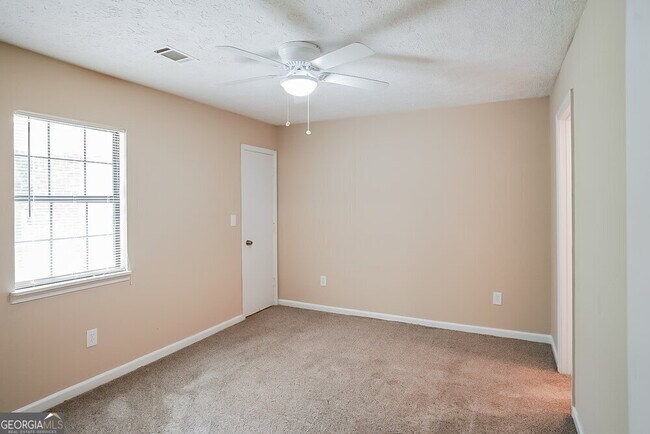 Building Photo - 8375 Warren Dr