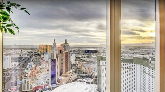 Building Photo - 3750 S Las Vegas Blvd