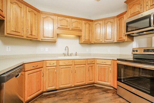 Building Photo - 2900 Hearthside Dr