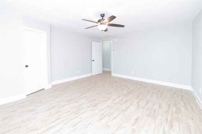 Building Photo - 5823 Toddington Rd