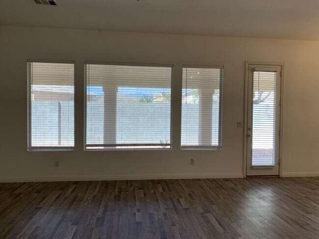 Building Photo - Single Story Northwest Home