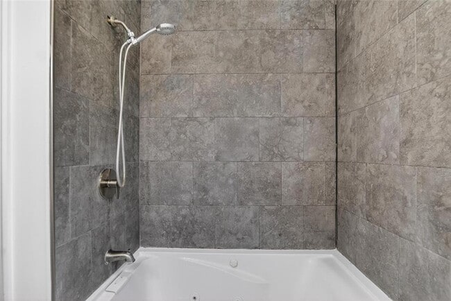 Building Photo - 311 NE 5th St