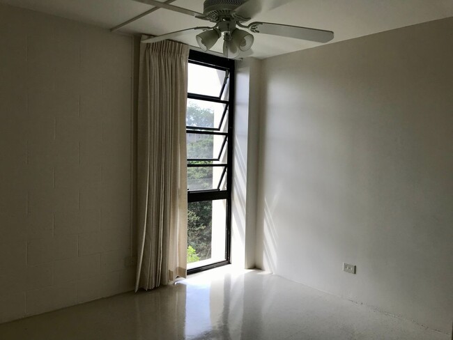 Building Photo - 2/2/1 with Den/3rd Bedroom (Elec, Water, S...