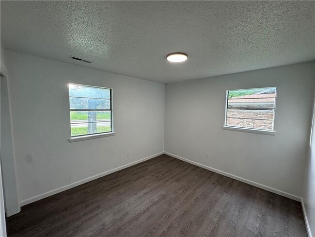 Building Photo - 1303 White Rd