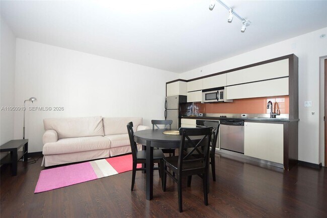 Building Photo - 435 21st St