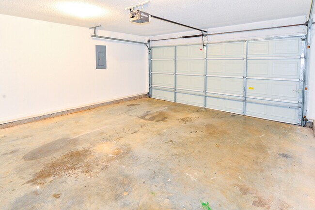 Building Photo - 149 Hollington Dr NE