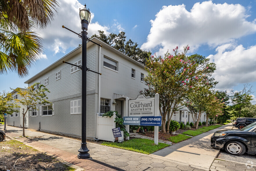 Building Photo - Courtyard Apartments