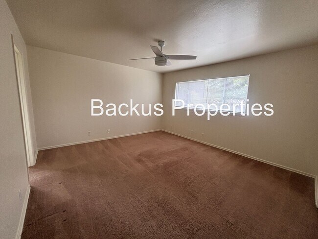 Building Photo - Great one level three bedroom home in South Salinas