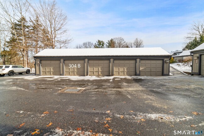 Building Photo - 304 Heritage Vlg