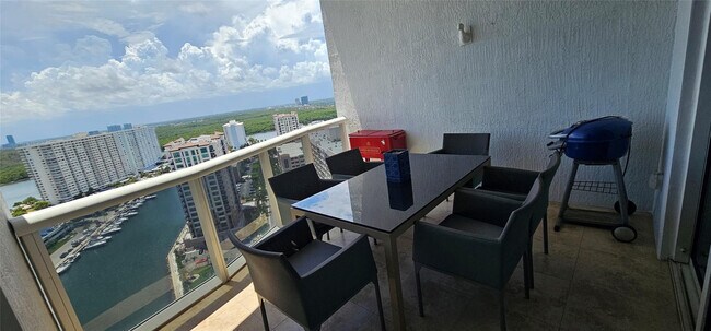 Building Photo - 15901 Collins Ave