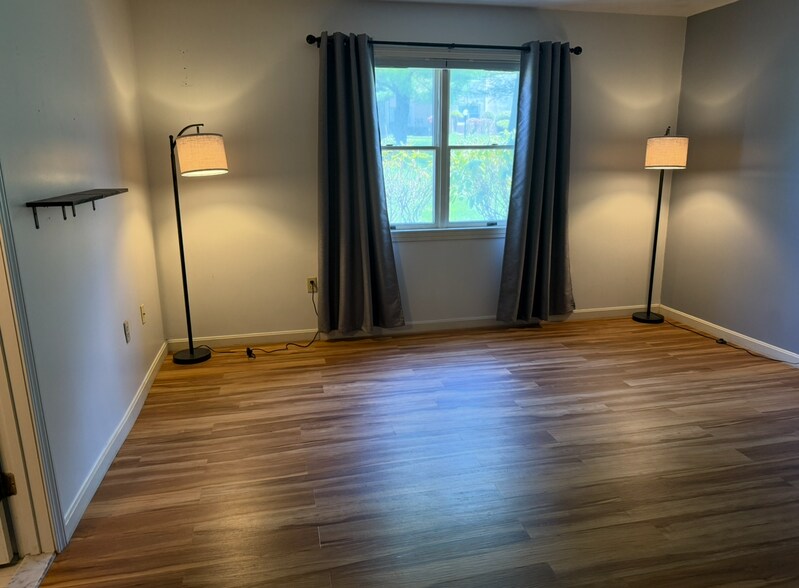 Building Photo - 185 Manville Hill Rd