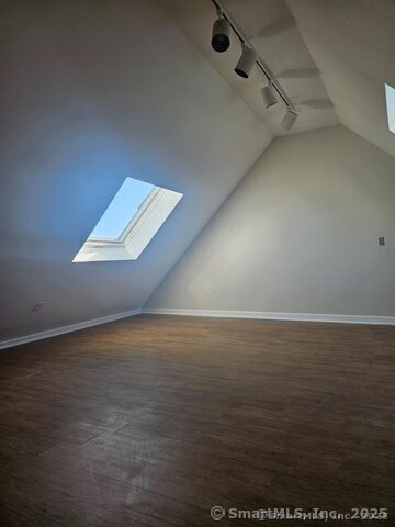 Building Photo - 640 Elm St