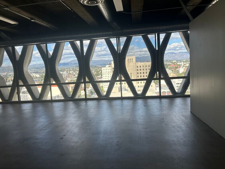 Building Photo - 2404 Wilshire Blvd