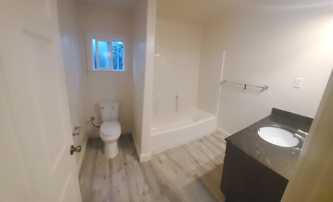 Building Photo - 611 Santa Clara Ave, Apt B
