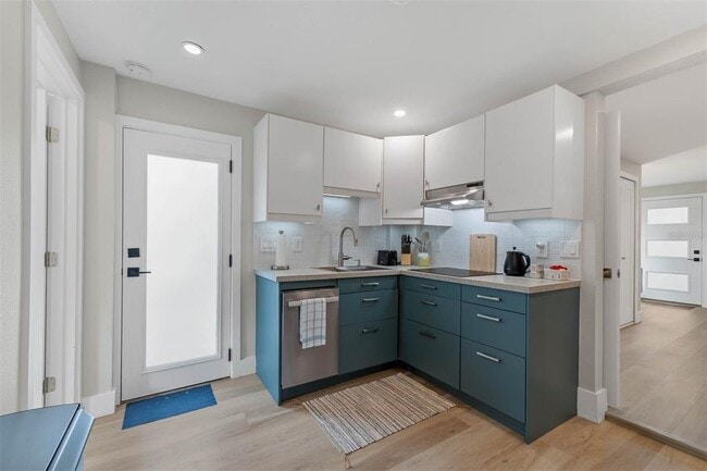 Building Photo - 228 E Harding St