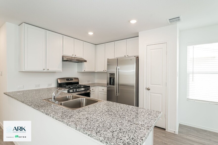 Building Photo - 8171 Nube Medina