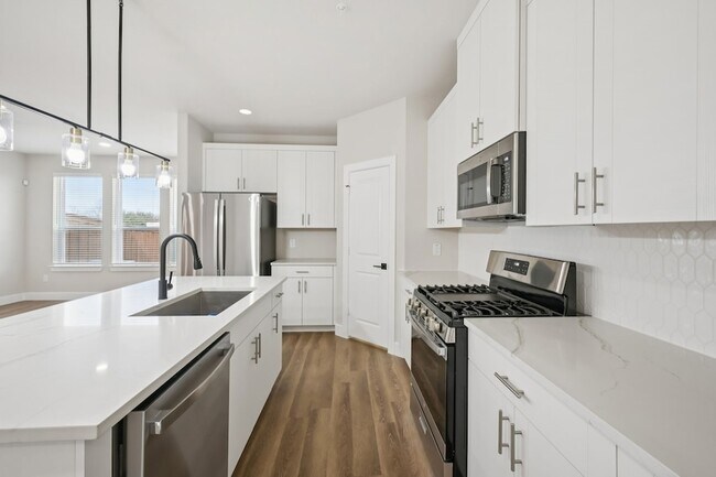 Building Photo - 3438 Taas Dr