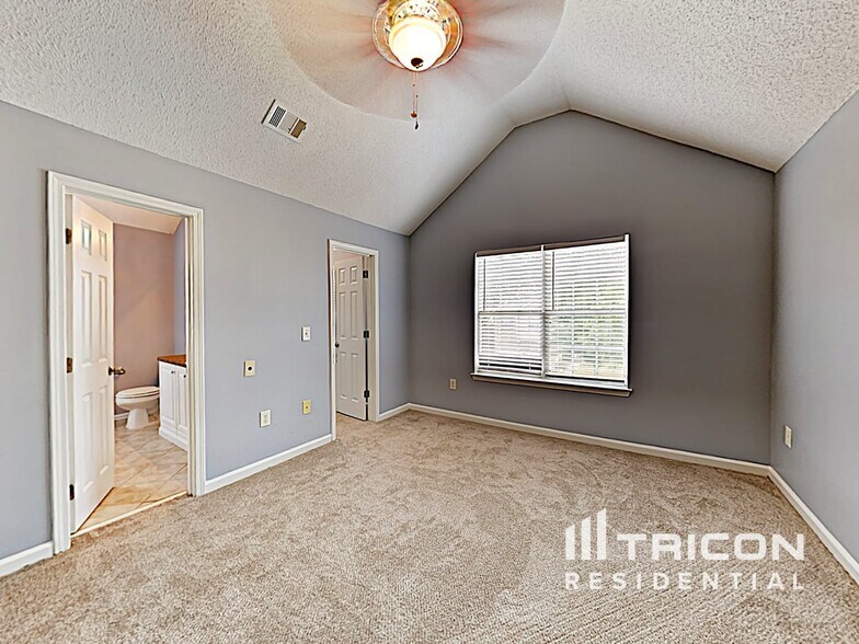 Building Photo - 6030 Crooked Creek Dr.