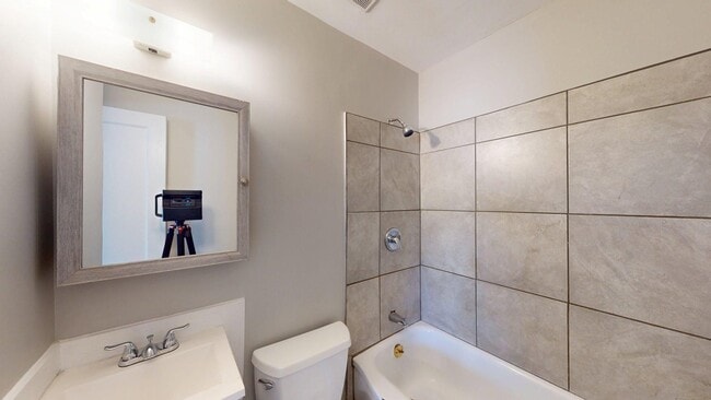 Building Photo - W.130th-Bellaire neighborhood, updated 3 b...
