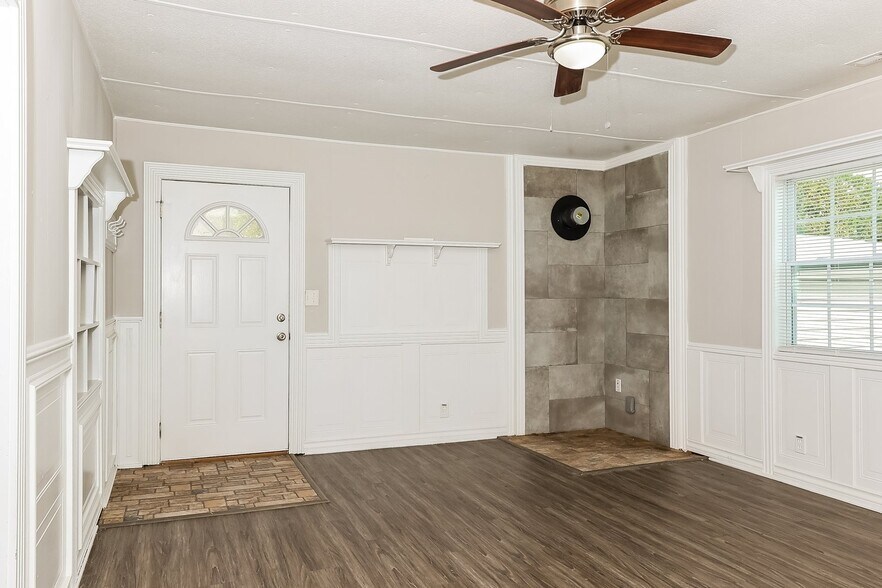 Building Photo - 216 McFayden Dr