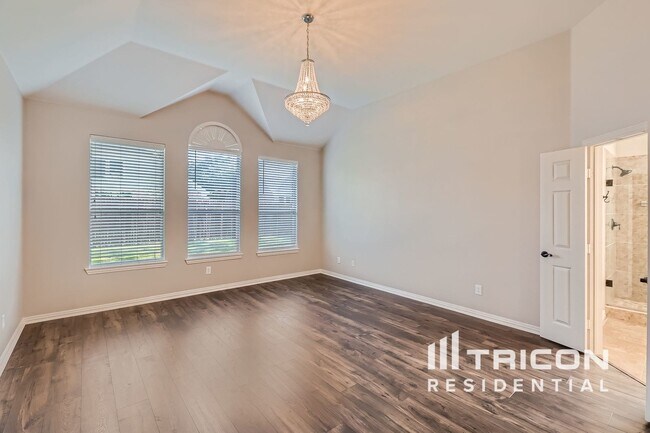 Building Photo - 2817 Deerhurst Dr
