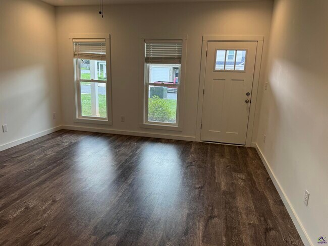 Building Photo - 102 Leisure Pointe Rd