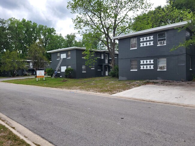 Building Photo - 2002 Palafox St