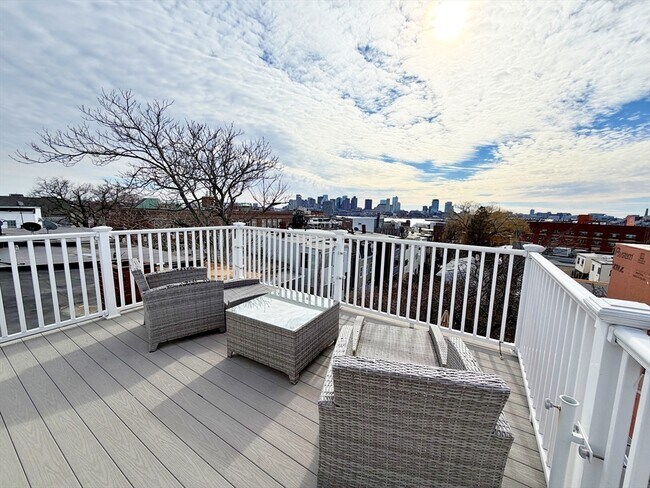 Building Photo - 63 Marion St