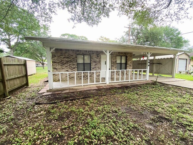 Primary Photo - 404 Tyne Rd