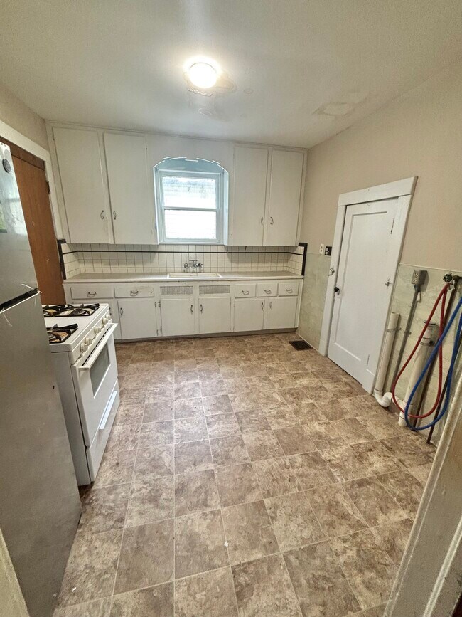 Building Photo - 1109 W Washtenaw St