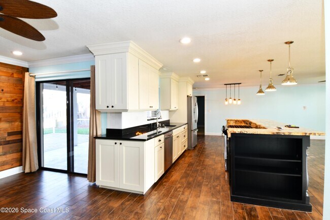 Building Photo - 405 Sparrow Dr