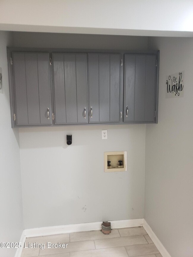 Building Photo - 100 E Florence Ave