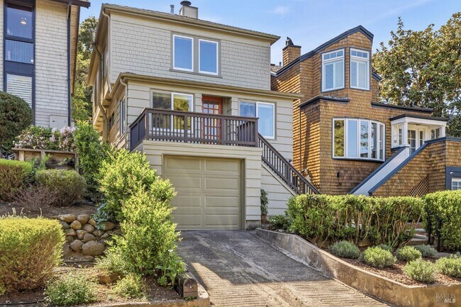 Building Photo - 31 Acacia Ave