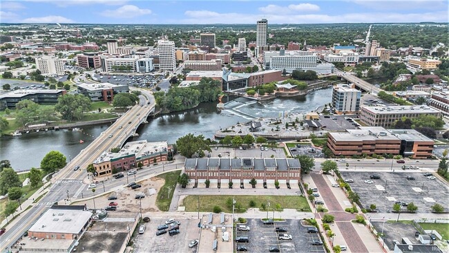 Building Photo - 112 S Niles Ave