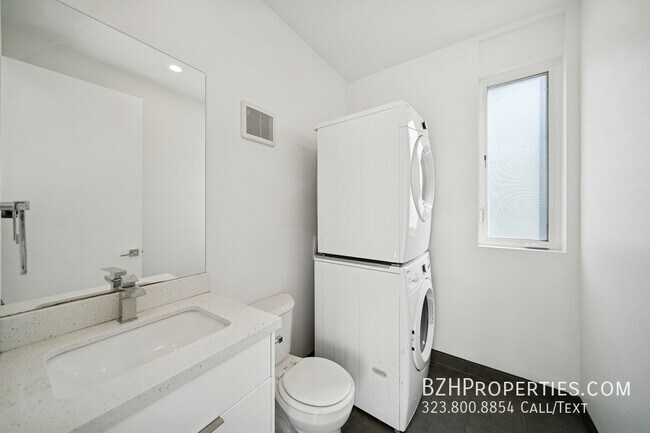 Building Photo - 4523 1/2 St Elmo Dr-